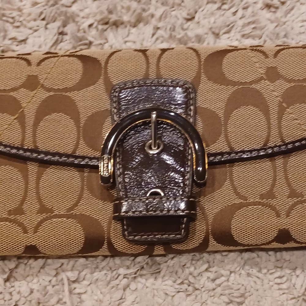 Coach Wallet Tri-fold Checkbook Soho Brown Signature Leather Clutch Buckle